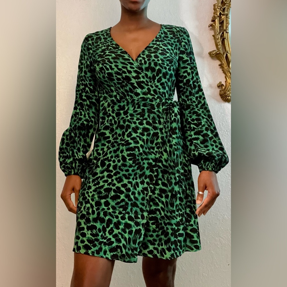 Topshop Green Leopard Print Wrap Dress – Size Small – NWT